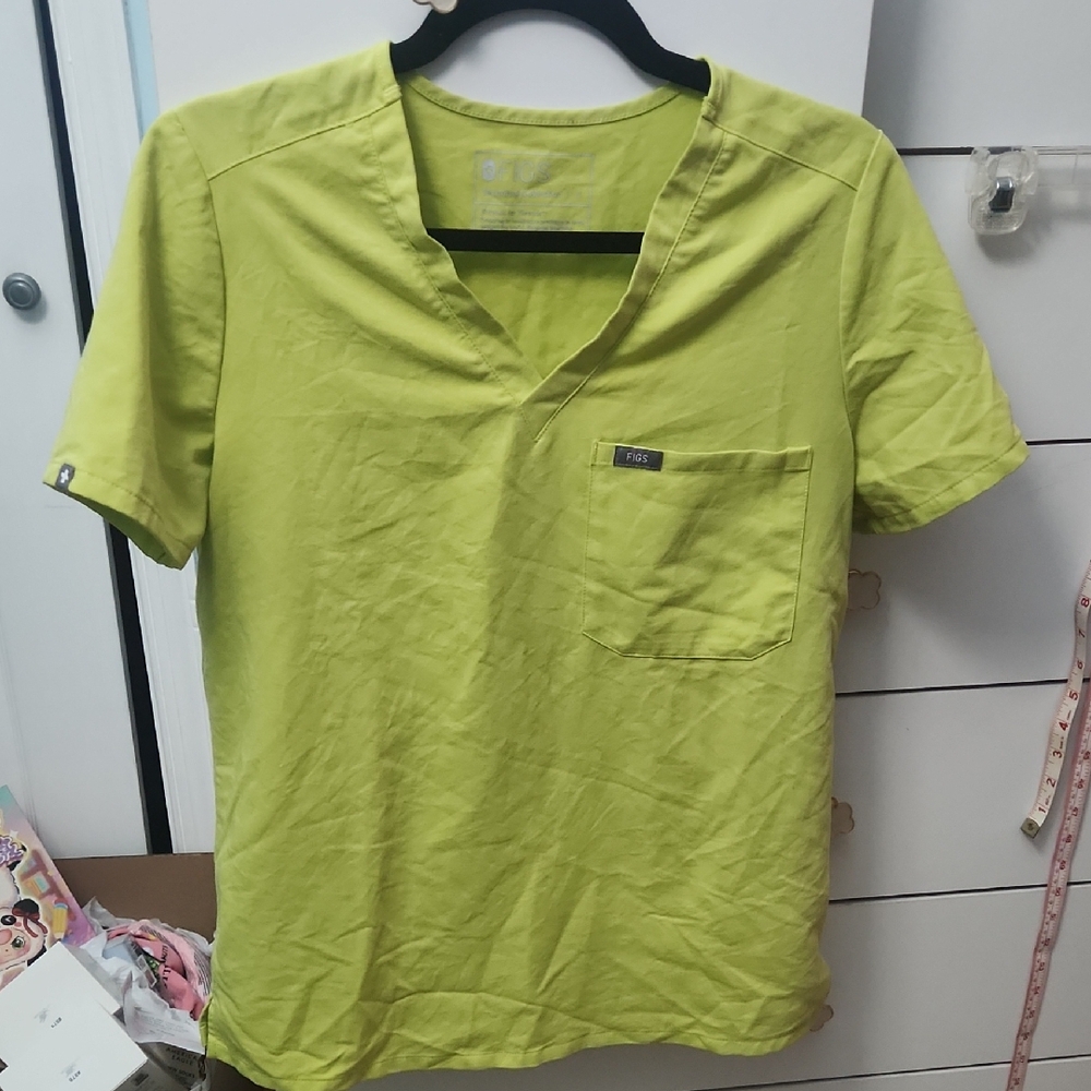Figs Women's Short Sleeve V-Neck Shirt in Bright Green